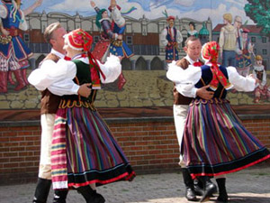 dancers wearing traditonal Polish clothing