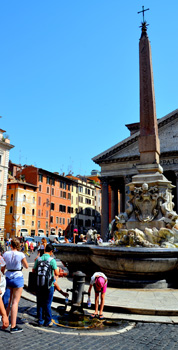 Fountain in Piazza della Rotunda