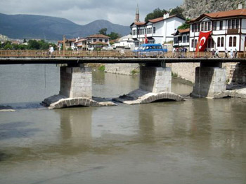 bridge connecting Amasya
