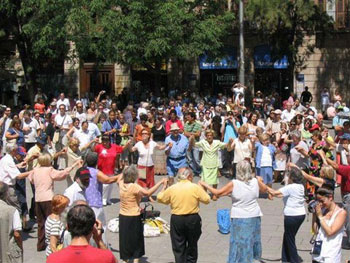 dancing in Barcelona street