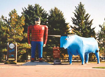 statues of Paul Bunyan and Babe the ox