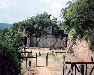 overview of entrance to Mieza Nympheum
