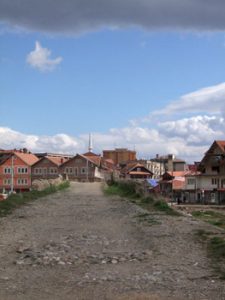 road leading into Vushtrri town