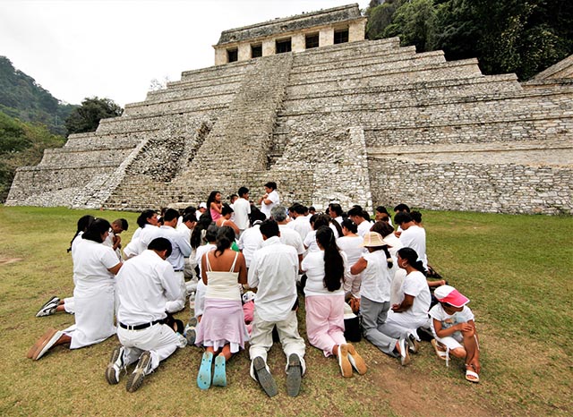 Maya group pay homage to Pakal