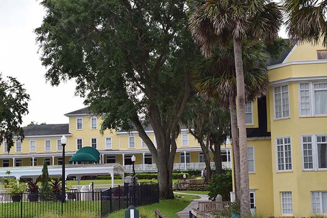 Lakeside Inn exterior, Mount Dora, Florida
