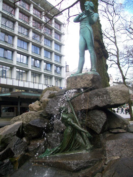 Edvard Greig statue