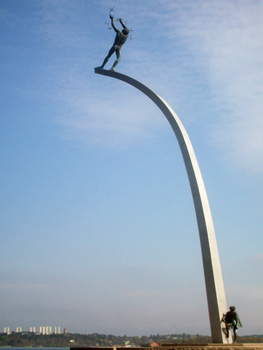 Carl Nilles statue 