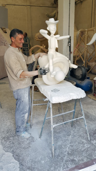 Valencia artist works on sculpture
