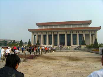 visitors lined up to enter Chairman Mao mausoleum