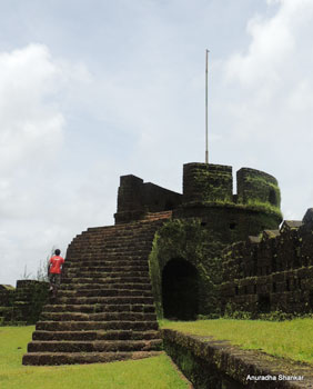 staircase in Mirjan fort