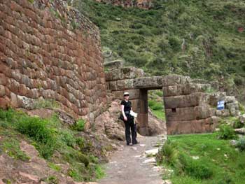 arch over path to Pisac citadel