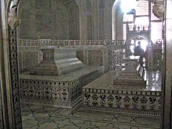 Sarcophagi of Shah Jahan and Mumtaz Mahal