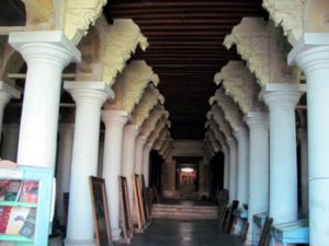 columns inside Ramanathapuram palace