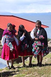 Uros women