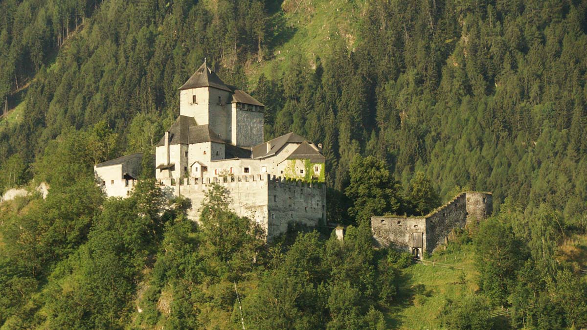 castle on route to Venice