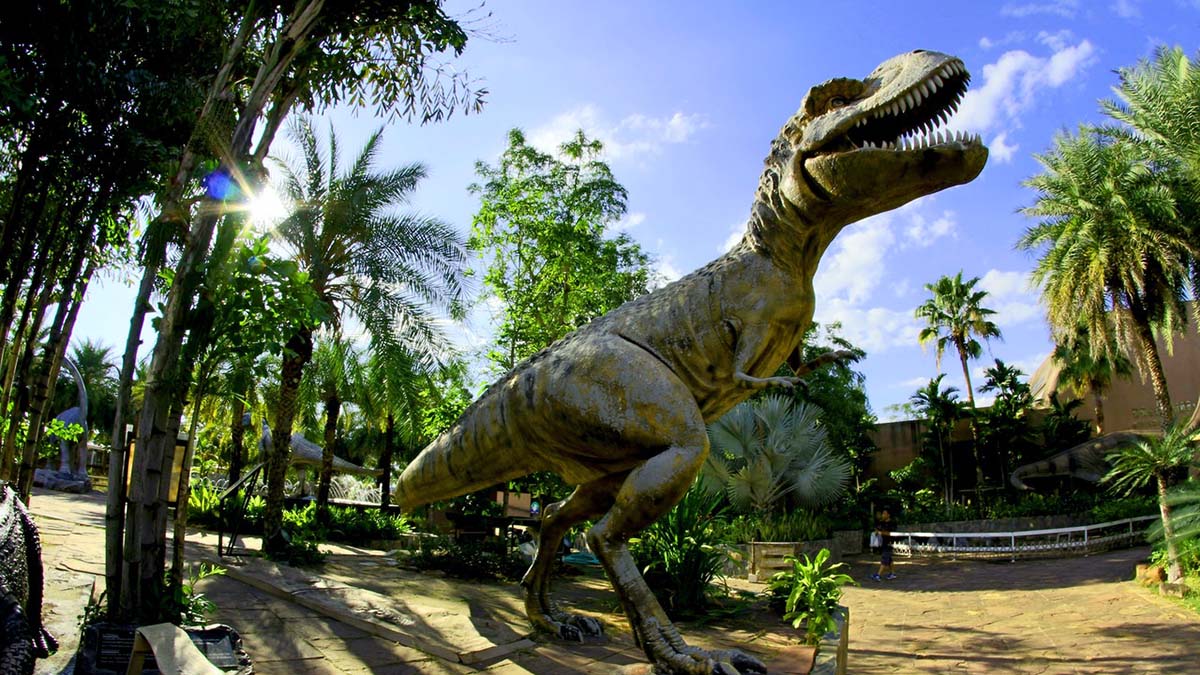 statue of dinosaur