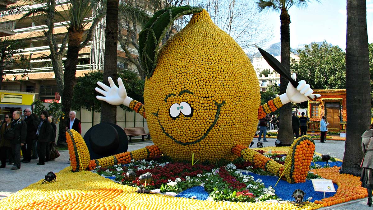 lemon in parade float