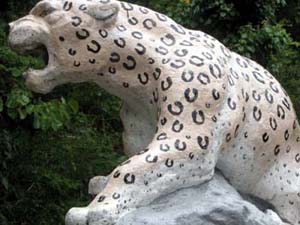 snow leopard statue