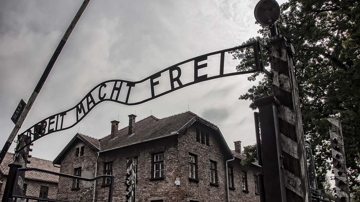 Arbect Macht Fret sign at Auschwitz entrance