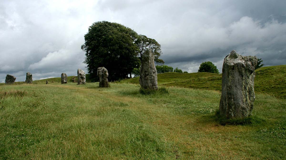 arc of standing stones, Avebury