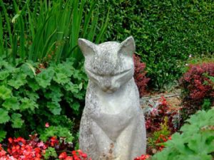 cat statue in Belfast Castle garden