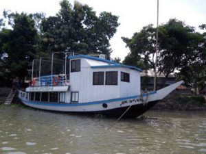 guide boat Riposhi