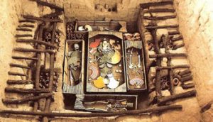 bones and royal treasures in Royal Tombs of Sipán Museum