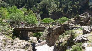 Hikers on the Samaria Gorge trail