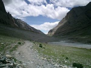 the rugged path towards Mount Kailash