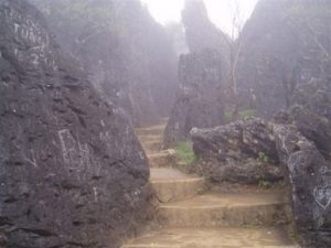 steps leading to Bac Falls