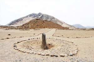 Pyramid la Galeria and the Huanca    