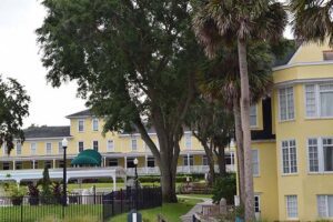 Lakeside Inn exterior, Mount Dora, Florida