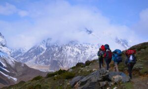 trekkers on Manaslu circuit