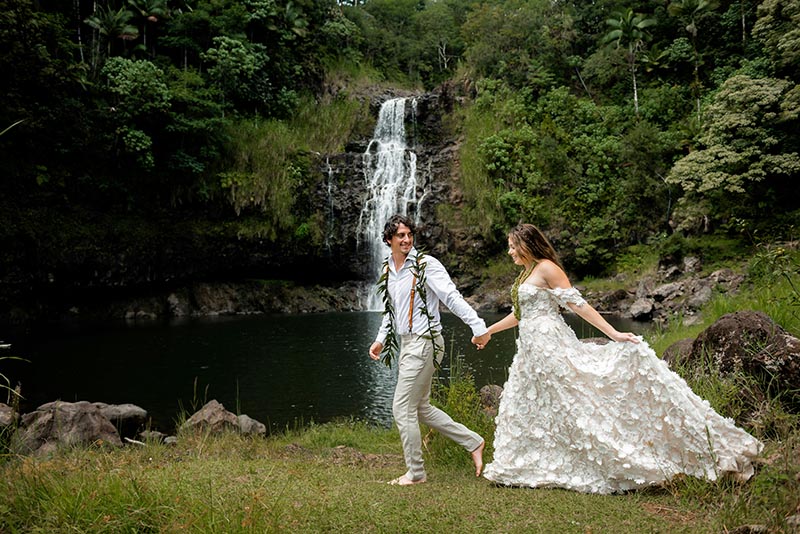 Hawaiian wedding bride and groom