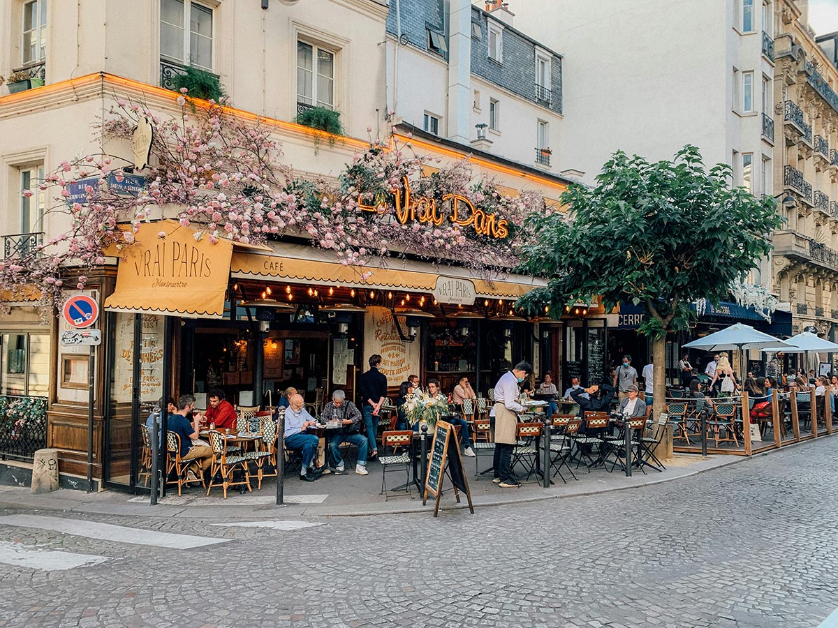 Paris cafe
